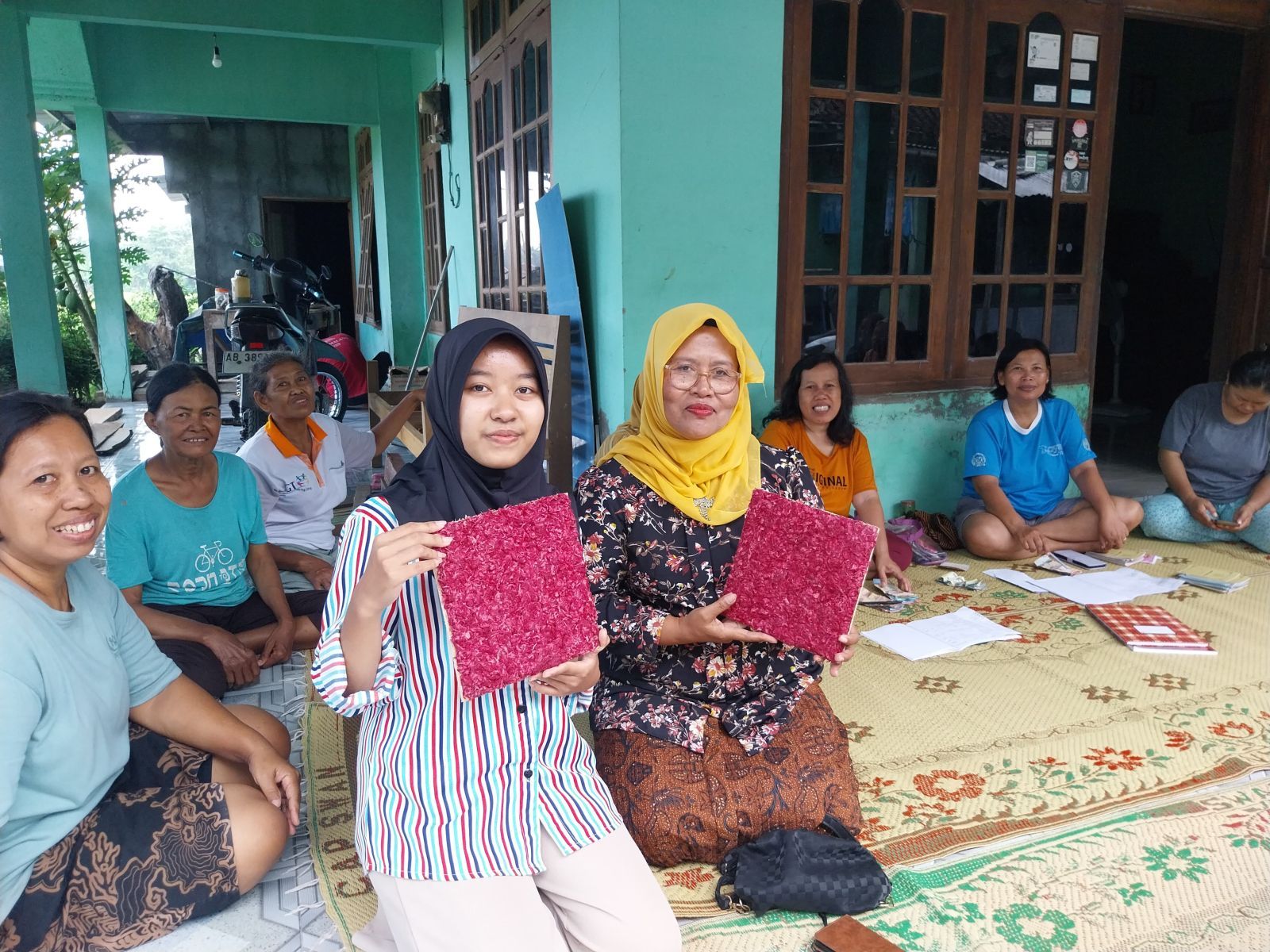 Ibu-Ibu PKK RT 01 Desa Bongsren